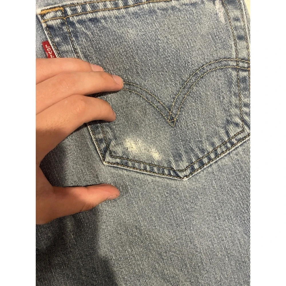 Vintage Levi's 550 Relaxed Fit Jeans Men's Size 34x32 Blue Denim Light‎ Wash